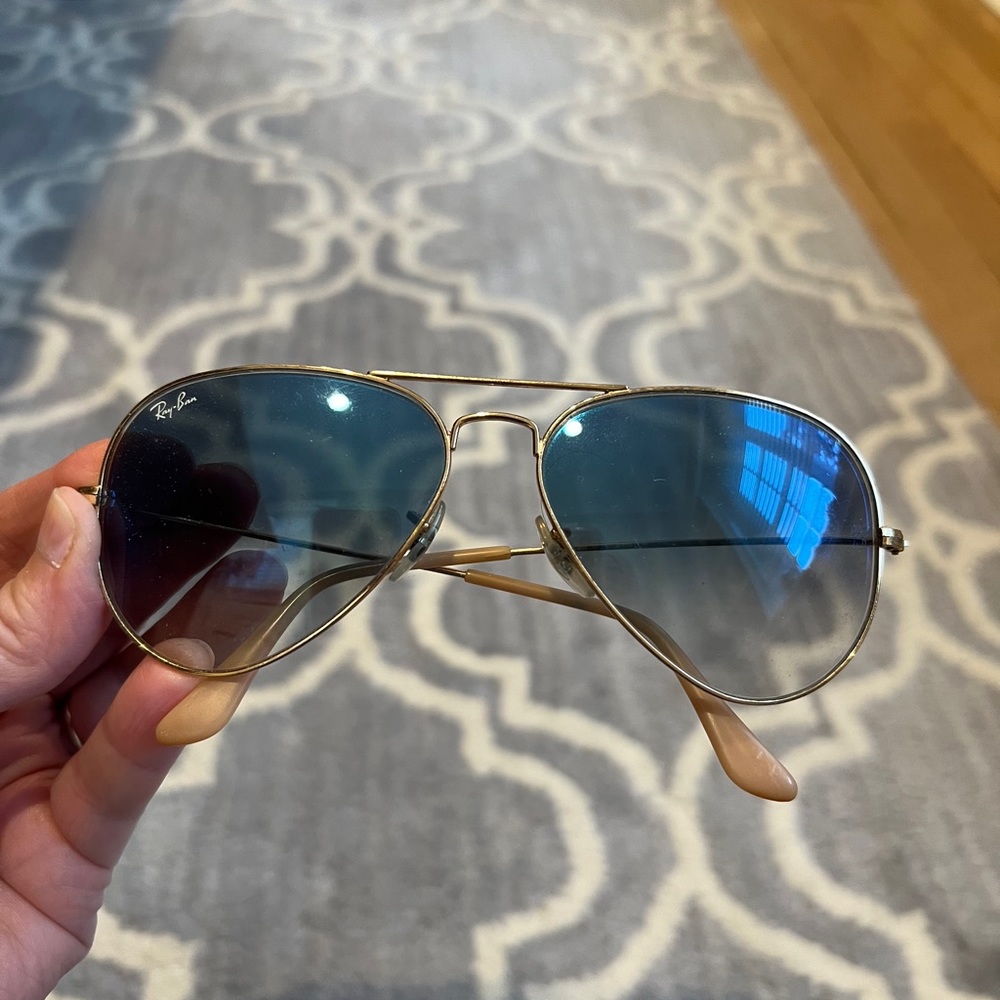 Women’s rayban aviator gradient in light blue with gold rims